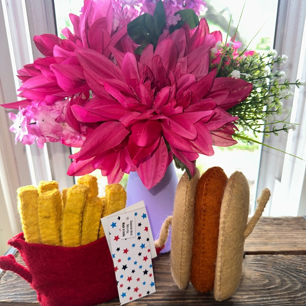 Hot Dog French Fries Holding Hands NWT Patriotic/ Summer/ Bbq Decor - Picture 4 of 6